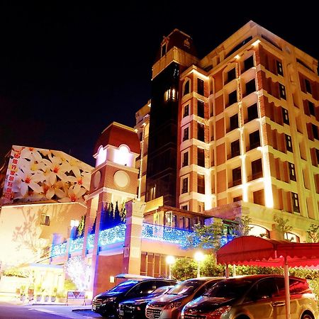 F Hotel - Sanyi Bagian luar foto