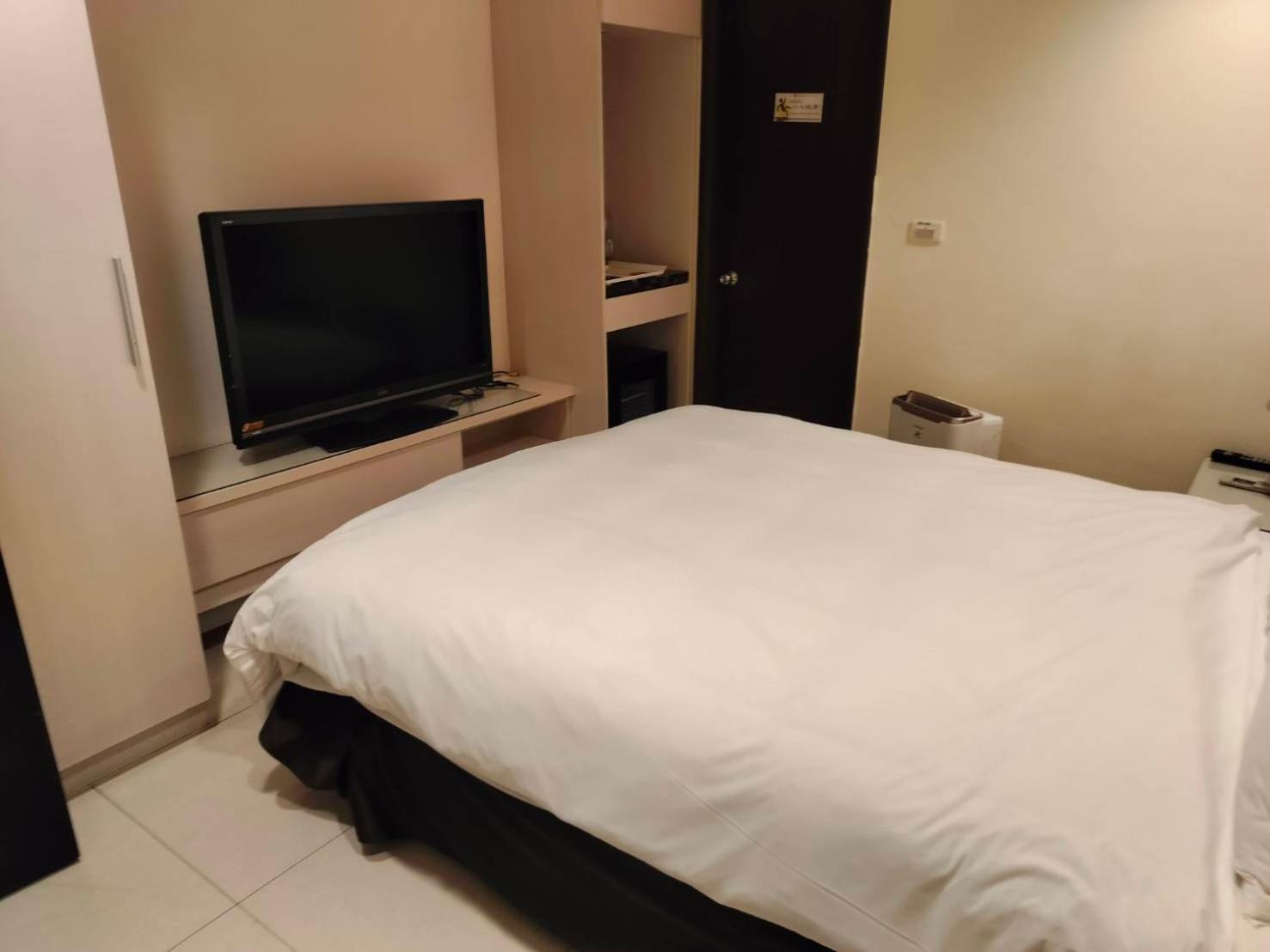 F Hotel - Sanyi Bagian luar foto