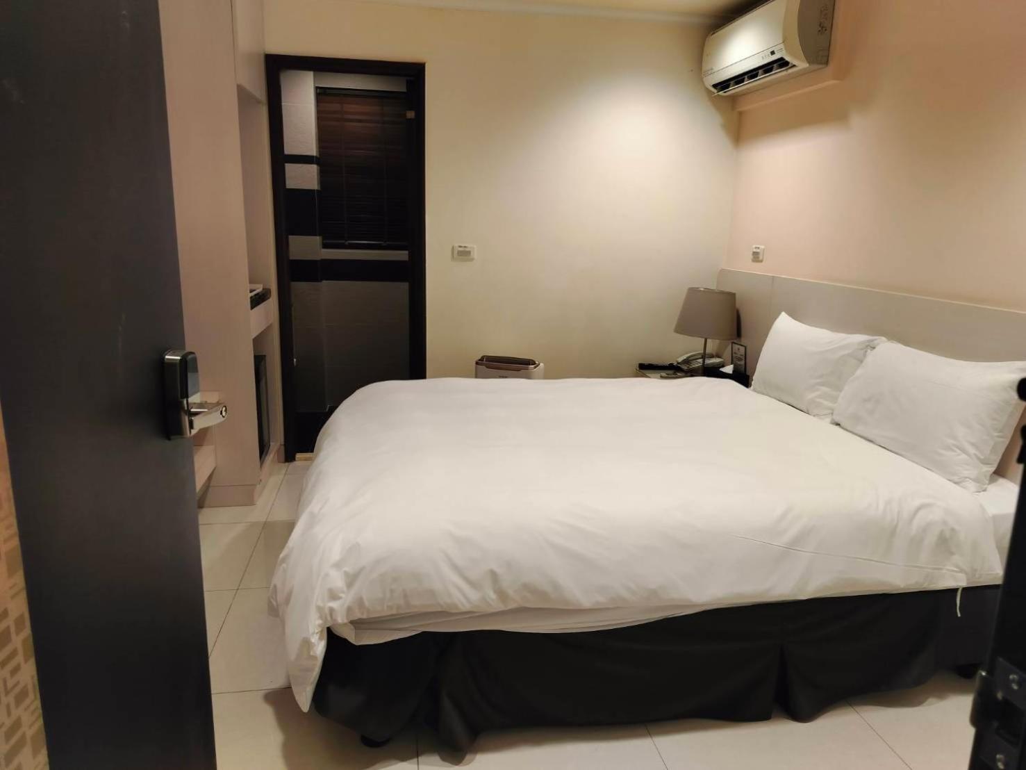 F Hotel - Sanyi Bagian luar foto