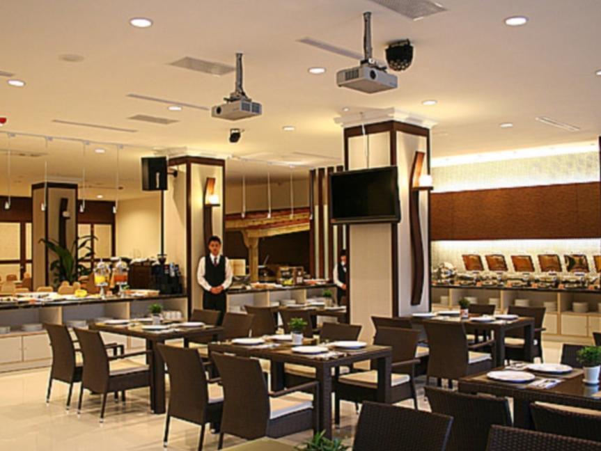 F Hotel - Sanyi Bagian luar foto