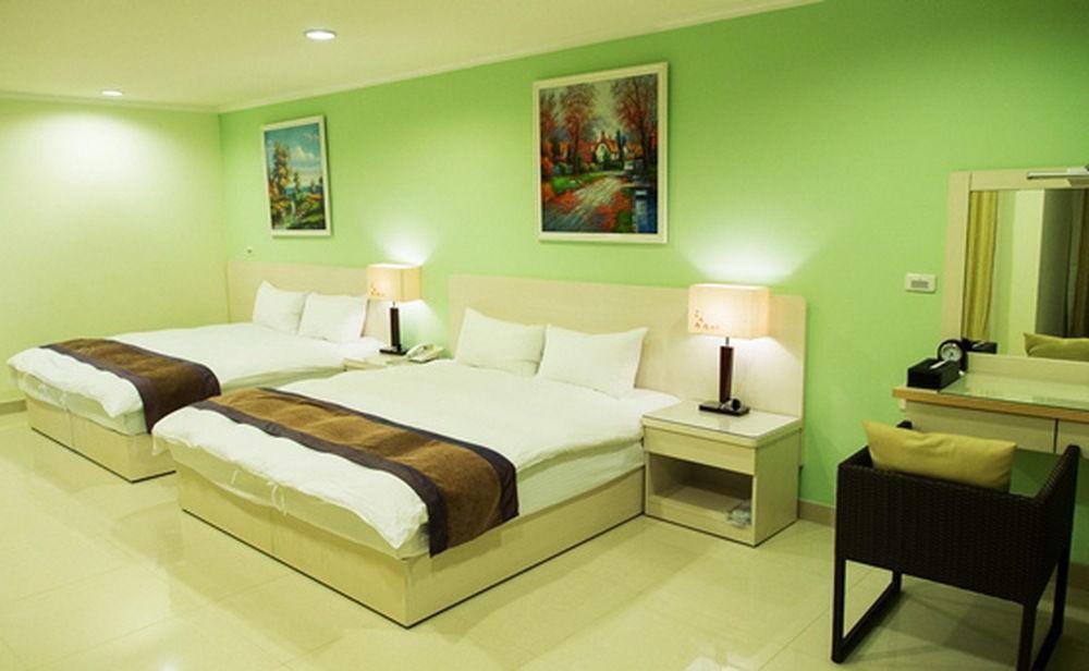 F Hotel - Sanyi Bagian luar foto