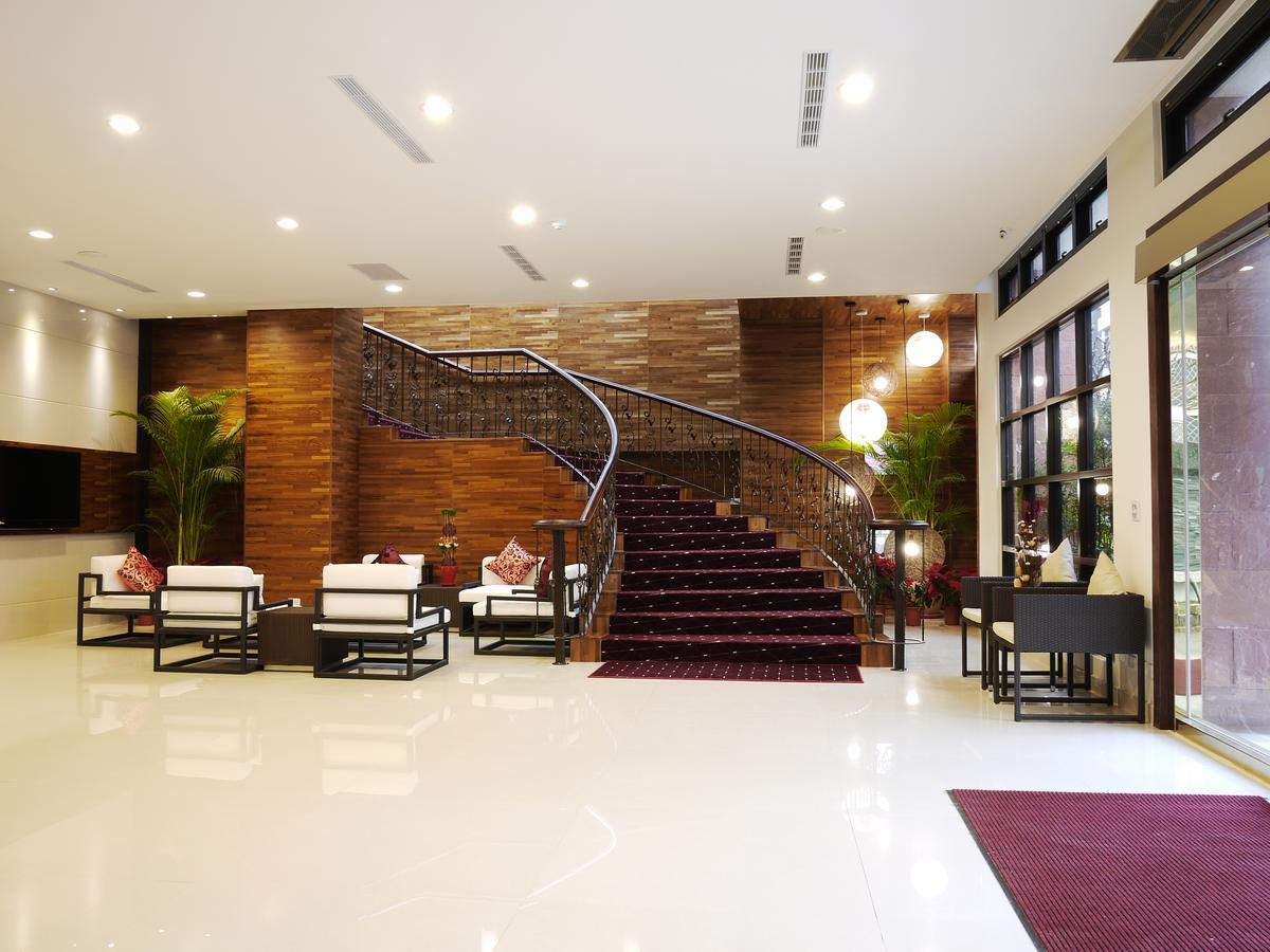 F Hotel - Sanyi Bagian luar foto