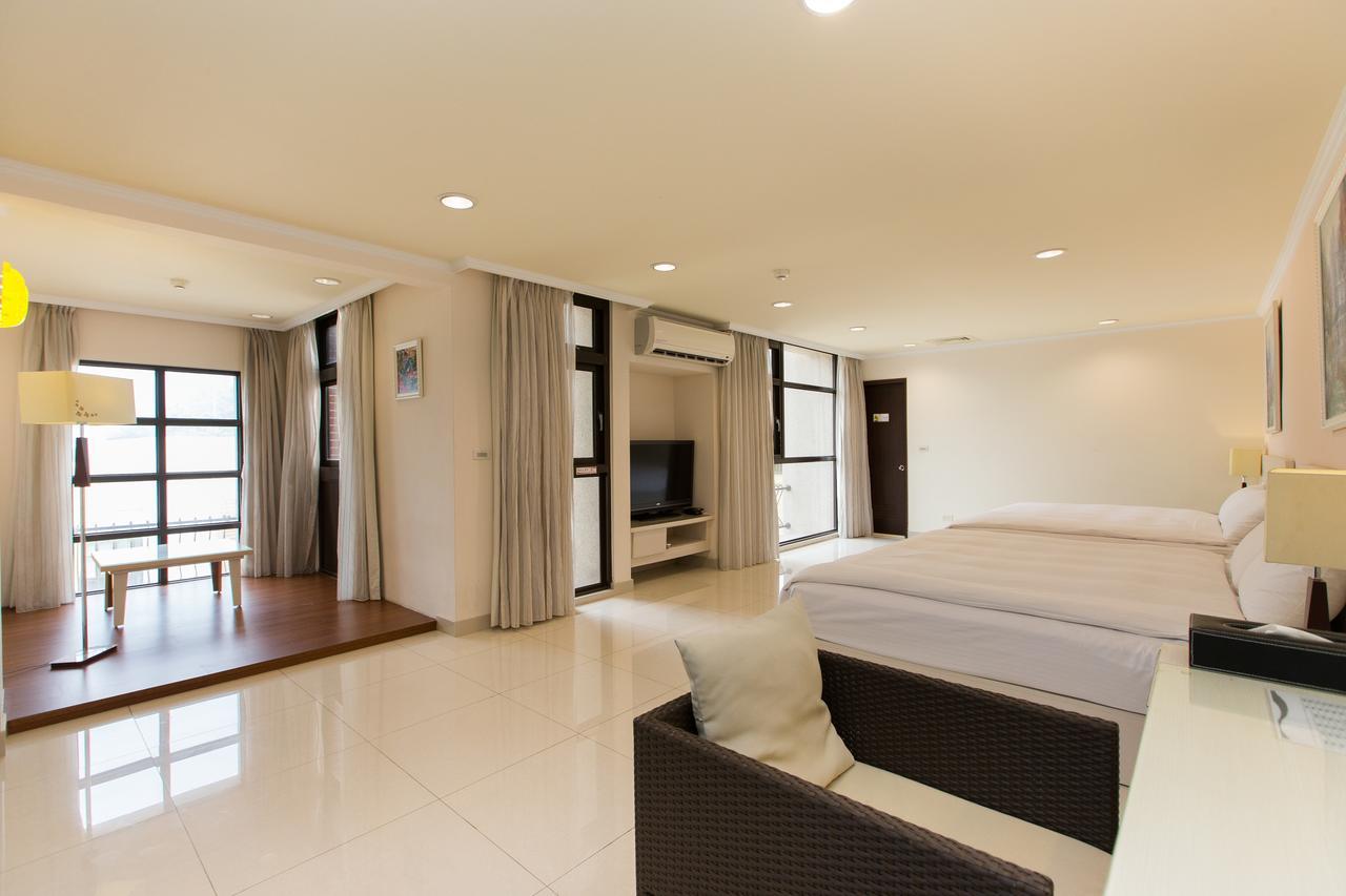 F Hotel - Sanyi Bagian luar foto