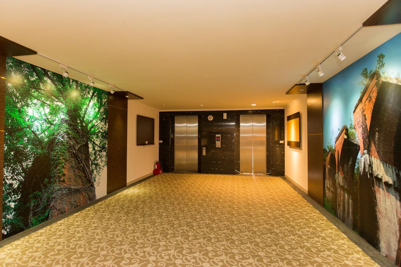 F Hotel - Sanyi Bagian luar foto