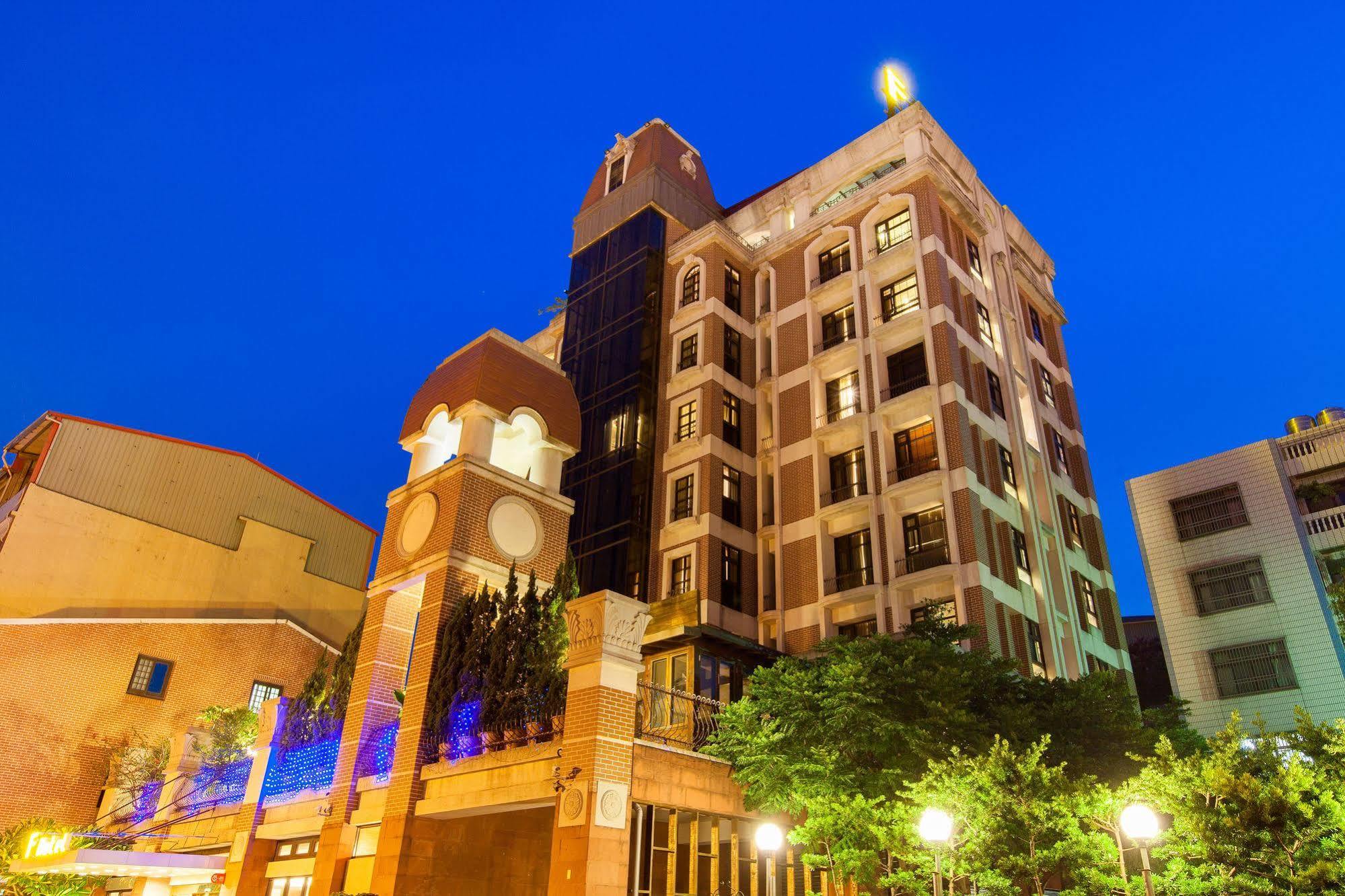 F Hotel - Sanyi Bagian luar foto