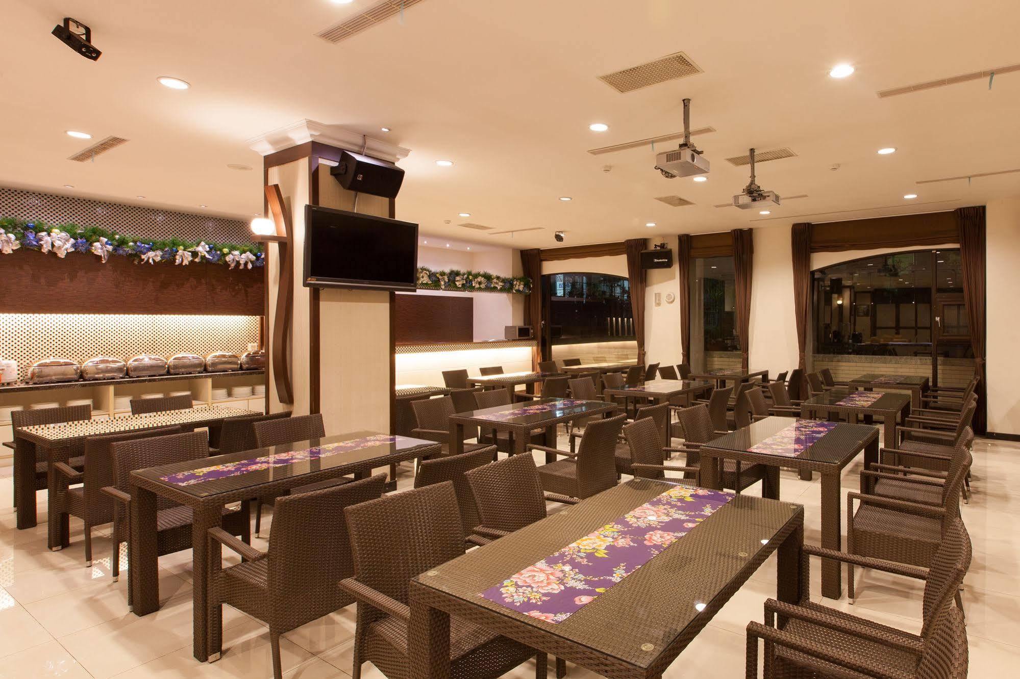 F Hotel - Sanyi Bagian luar foto