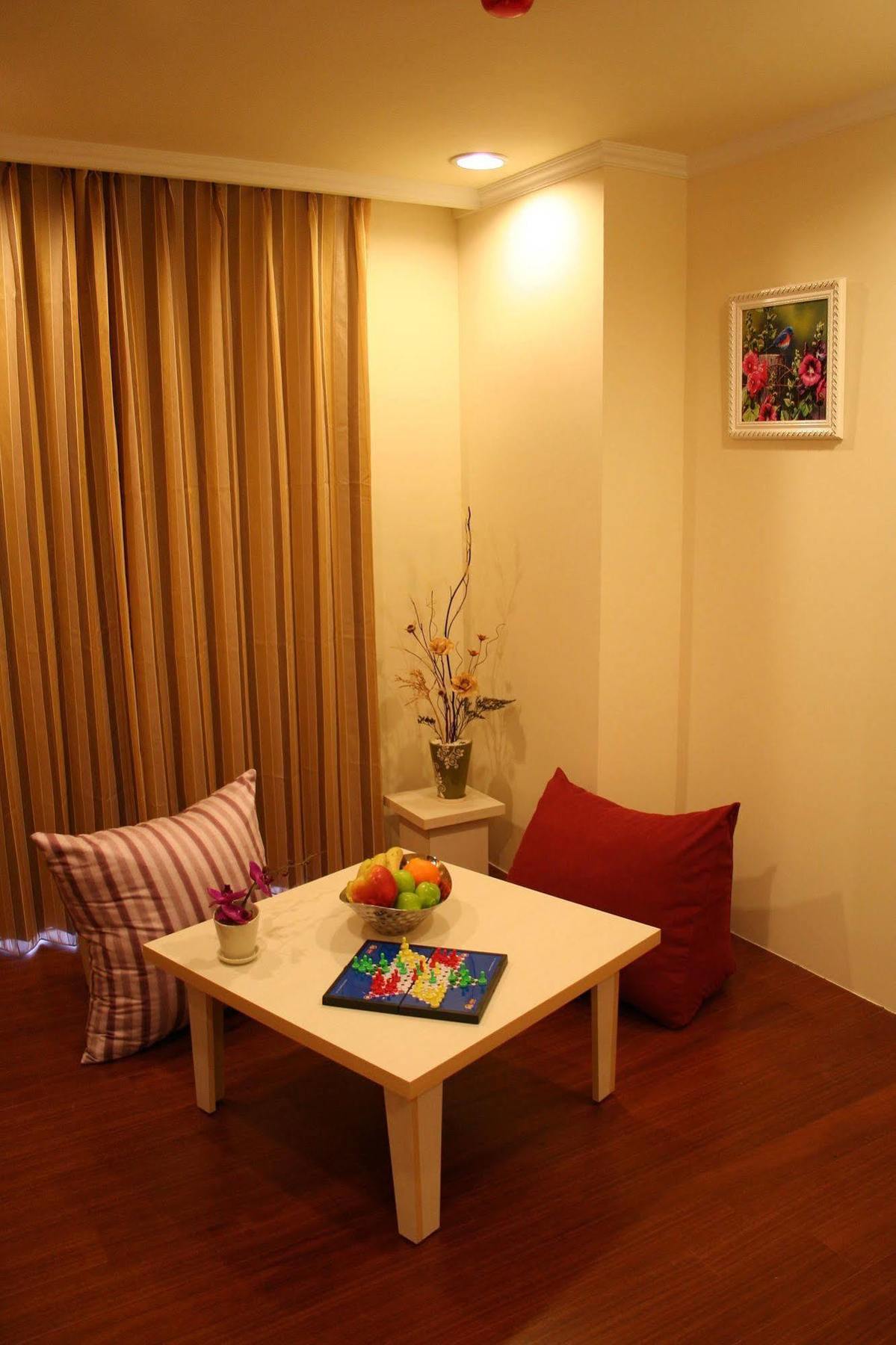 F Hotel - Sanyi Bagian luar foto