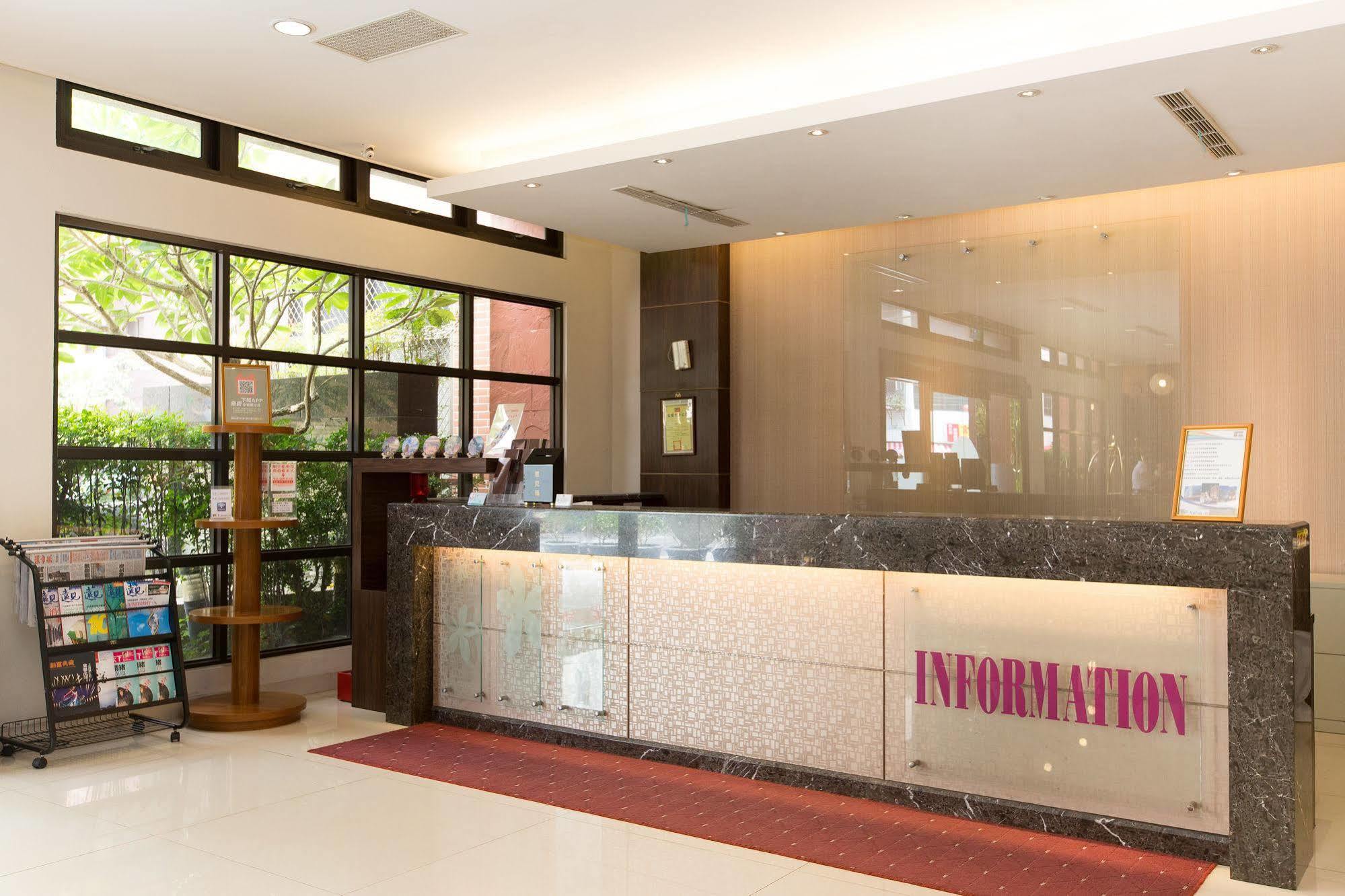 F Hotel - Sanyi Bagian luar foto