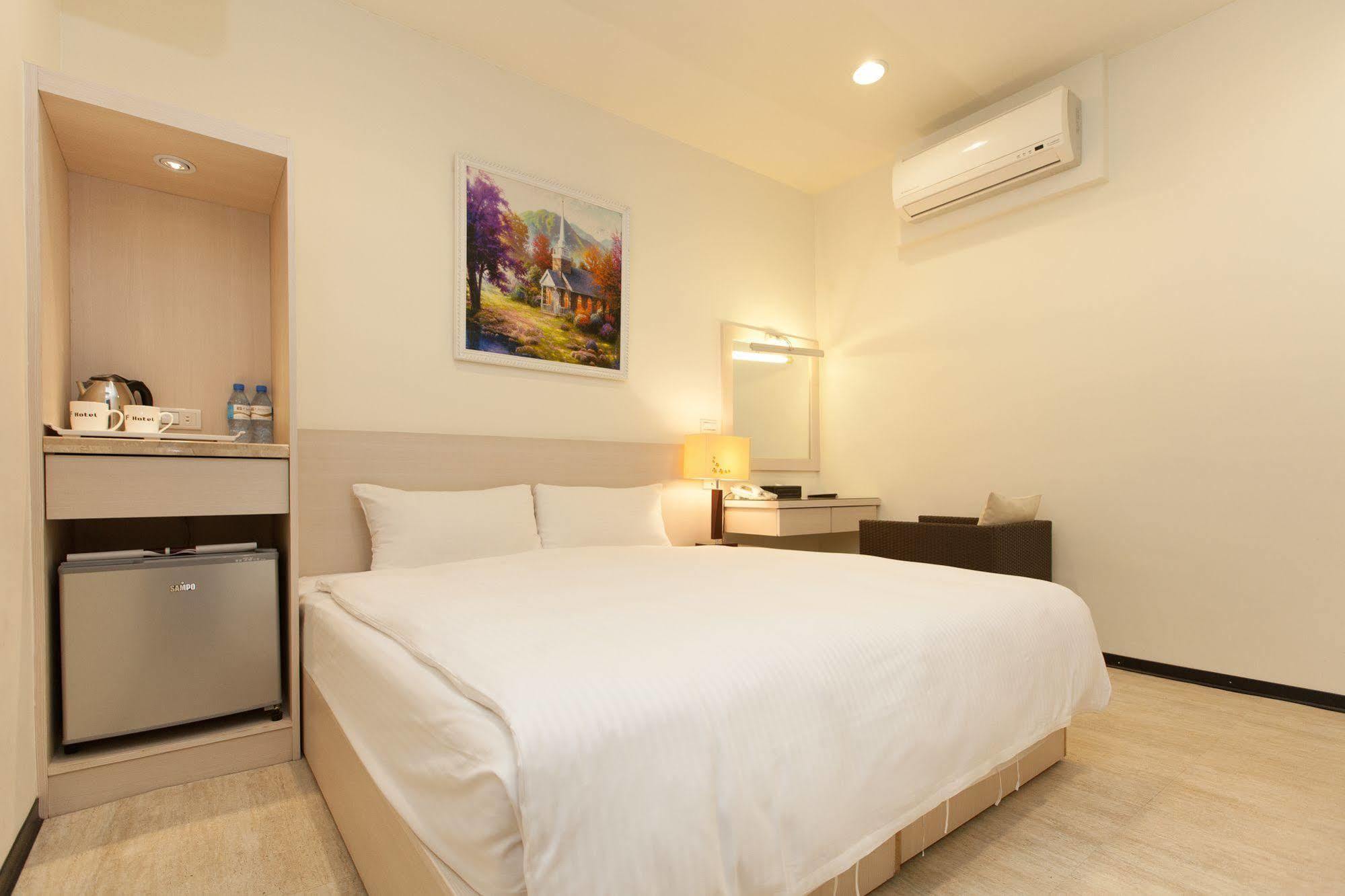 F Hotel - Sanyi Bagian luar foto